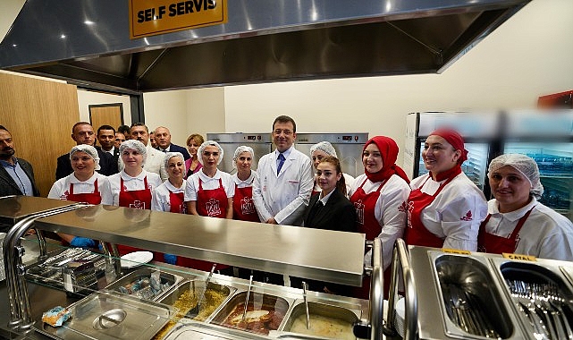 TBB ve İBB Başkanı Ekrem İmamoğlu, 15. kent lokantasını Sancaktepe’de açtı. Kent lokantası açılışı, vatandaşların yoğun ilgisi nedeniyle mitinge dönüştü