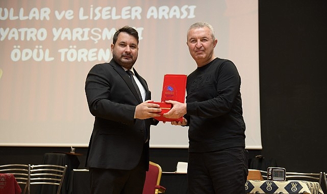 Başkan Çırpanoğlu’ndan tiyatrocu öğrencilere destek