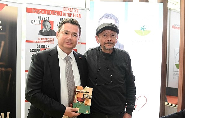 Şair ve yazar Nevzat Çelik okurlarıyla Osmangazi standında buluştu