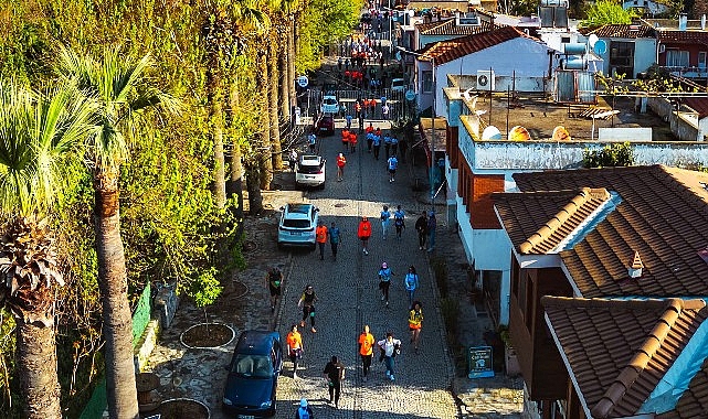 Yüzlerce sporcu Efes Ultra Maratonu’nda dünya mirasını koşarak keşfetti