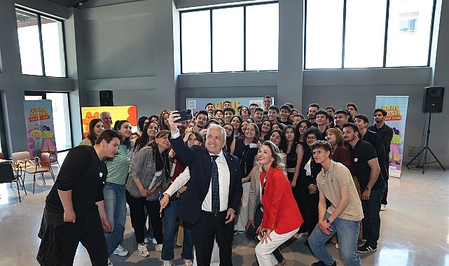 Başkan Şadi Özdemir Gençlik Bayramı’nda gençlerle buluştu