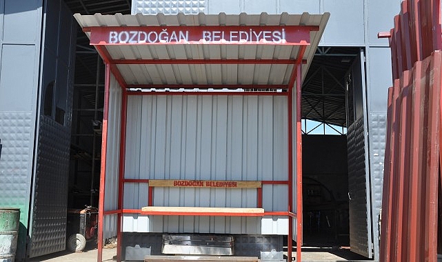 Bozdoğan Belediyesi Bankları ve Durakları Kendi İmkânlarıyla Üretiyor Tasarruf Belediyeciliği ile Kaynaklar Daha Etkin Kullanılıyor