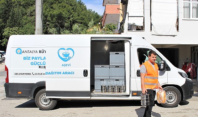 Büyükşehir Belediyesi Manavgat Aşevi  ihtiyaç sahiplerinin yanında olmaya devam ediyor