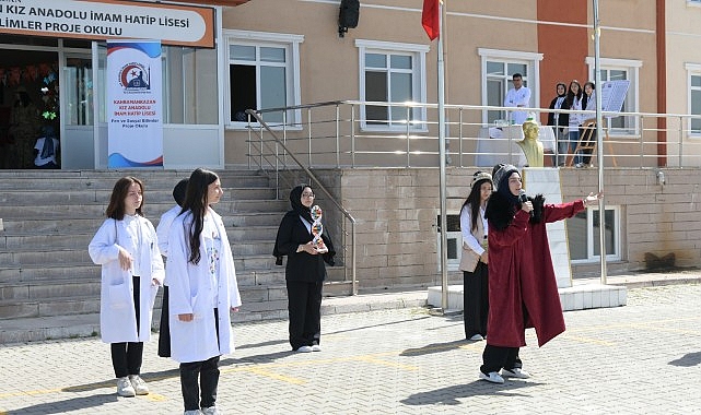 Geleceğin Mimarı Genç Beyinler Projelerini Sergiledi