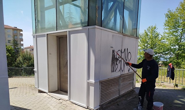 Gölcük’teki üst geçitler elden geçiriliyor Gölcük’teki üst geçitler elden geçiriliyor