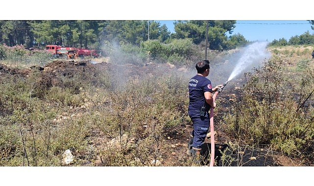 Antalya Büyükşehir İtfaiyesi’nden orman yangınlarına müdahale