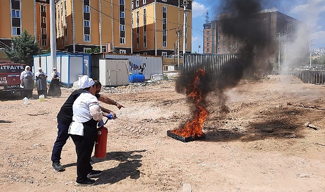 Büyükşehir İtfaiyesi’nden uygulamalı eğitimi