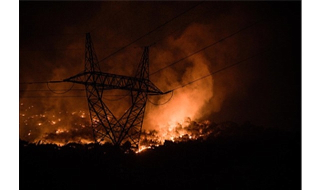 Yangın kontrol altına alındı, tahliye edilen yurttaşlar evlerine dönmeye başladı