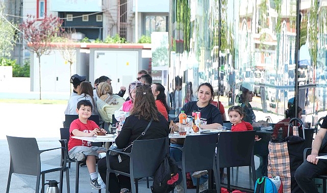 İzmit’in kalbi bu meydanda atıyor