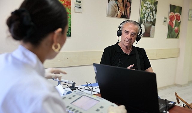 Konak Belediyesi’nden ileri yaşa işitme sağlığı hizmeti
