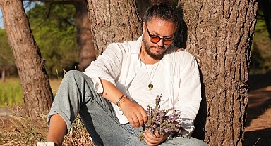 Oyuncu Engin Demircioğlu’ndan Sezen Aksu Coveri ‘Yanmışım Sönmüşüm Ben’