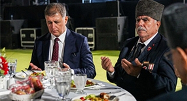 Başkan Tugay: Özgürlüğümüzü şehitlerimizin canına ve gazilerimizin cesaretine borçluyuz