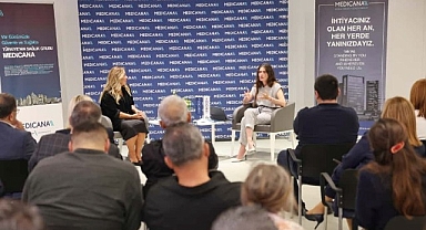 “Sezonun Hikâyesi: Çeşme’de Yaz” söyleşisi Arkas Sanat Alaçatı’da yapıldı