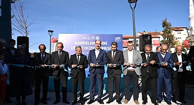 Başkan Altay Yunak’a Kazandırılan Parkın Açılışını Yaptı, Gençlerle Buluştu